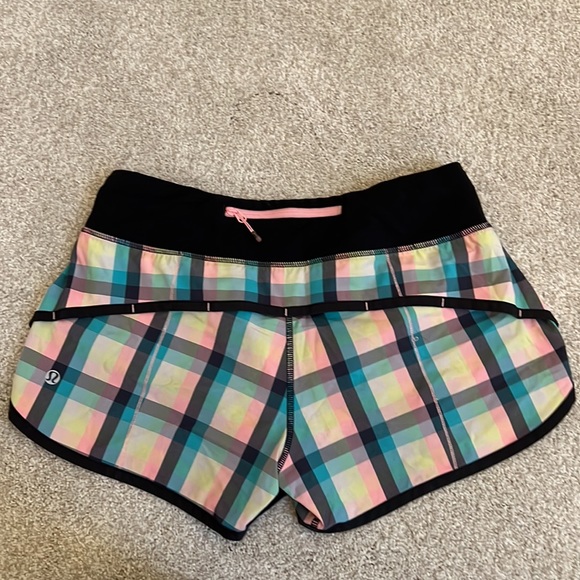 Lululemon Speed Up Shorts Size 4 - Picture 2 of 4